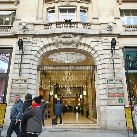 Rent A - Champs Elysees *